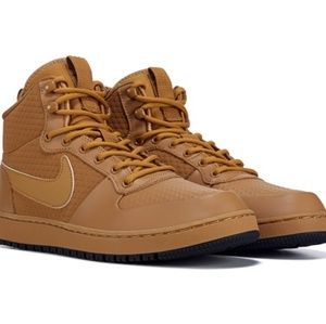 NIKE

Men's Ebernon Winter Mid Top Sneaker